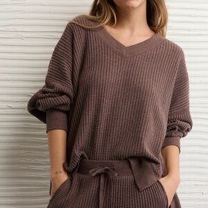 American eagle outfitters big hug v neck waffle sweatshirt